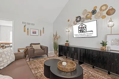 Image de Charming Westwood Escape – Sleeps 6, Walk to Park & Plaza!