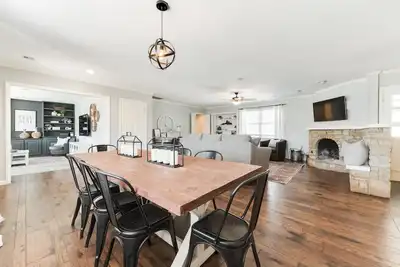 Image de Beautiful Farmhouse Style Home Near Lake Hefner