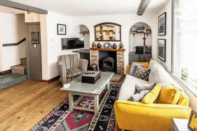 Image de Sandgate Cottage - A charming 18th century mid terrace retreat.