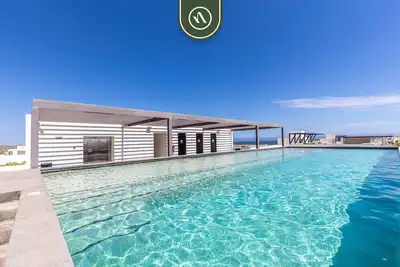 Image de New 2 Br Condo Right Next to the Beach - Pool