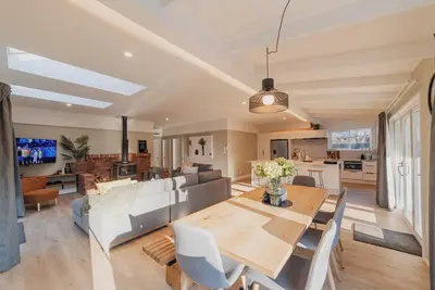 Image de Galaxy 3br Modern Home with Fireplace Outdoor Spa