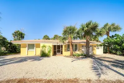 Image de Coral Cottage: Charming Beach Cottage Pet-Friendly!