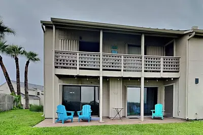 Image de Bay House Condos #2706 | Water Views + Community Pool!