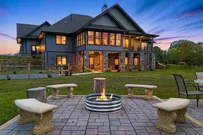 Image de Luxury Mountain Views w/ Fire Pit & Pet-Friendly + Biltmore Pass | 22 Min Avl