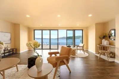 Image de 1br 2ba Lower Unit with Lake Access - Prime Spot