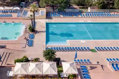Image de Mobil-home de 35 m2 à l'Oasis Village camping 5 étoiles dans le var