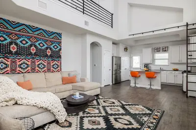 Image de 3br, King Bed, Walk In Shower - The Grove