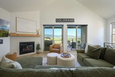 Image de Modern Luxury Near Rmnp, +HotTub. New - RockyRidge Retreat