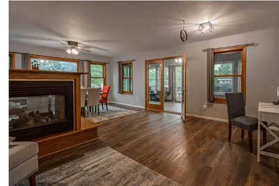 Image de Friends & Family Getaway- Sauna, Fireplaces, Firepit