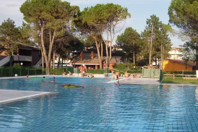 Image de Appartement de vacances avec climatisation, balcon et piscine