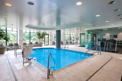 Image de Experience Fall In Glastonbury! Pool, Parking, On-site Dining | 2 Units