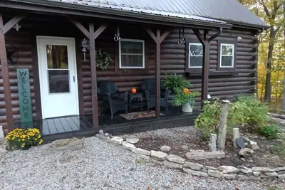Image de Cozy Amish built cabin in Adams County Ohio, relax and watch the buggies go by. \n