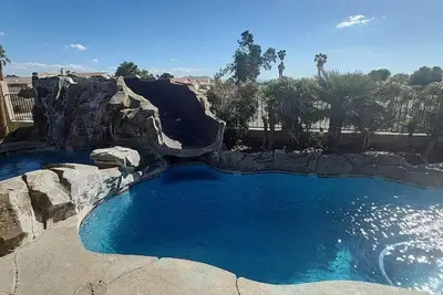 Image de Spacious Home with incredible Pool/slide and jaquzzi. Great River & Casino Fun. \n