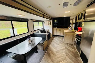 Image de Cozy 2-bedroom Rv with Ac, WiFi in lovely Jacksonville