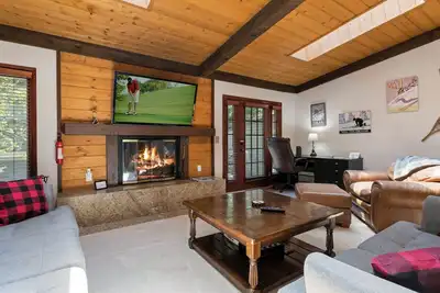 Image de Spacious Townhome on Shuttle Route, Just Minutes to Vail Resort!