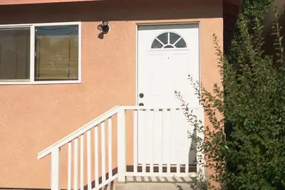 Image de Cozy studio in beautiful Sacramento with Ac and more amenities.