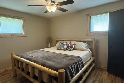 Image de Newly remodeled, fully equipped house close to many Lakes and Trails!