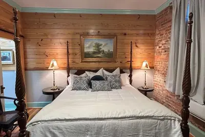 Image de Room 4 (sleeps 2) at Chipley's Squareview Inn