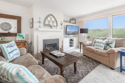 Image de Charming 2-bedroom condo with WiFi on the tranquil Monterey Bay