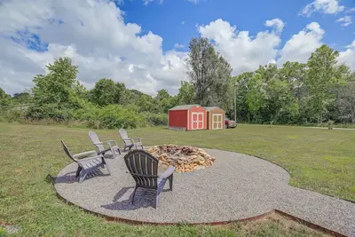 Image de Peaceful Bluff City Retreat w\/ Fire Pit & Grill