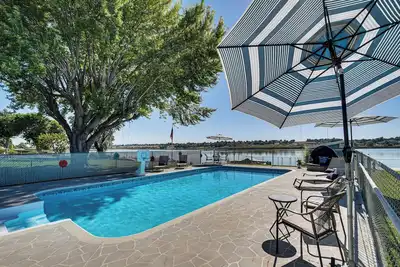 Image de Fish, Swim, Relax: Moses Lake Gem w/ Outdoor Oasis
