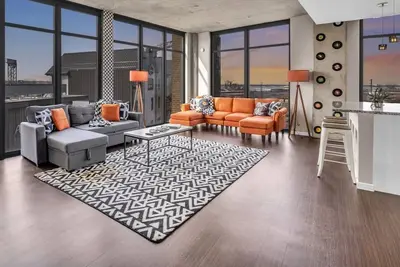 Image de Lakeside Luxury Suite - Rock & Roll - Cle Flats - 2 Free parking