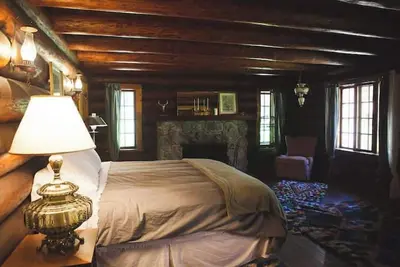Image de Loloma Lodge - Historic 1932 Log Cabin Hotel Lodge\n