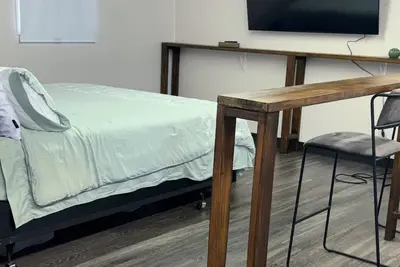 Image de Cozy studio in charming Bryan with Ac and WiFi