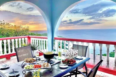 Image de New Luxury 3-Bed Villa w/ Gorgeous Ocean Views! \n