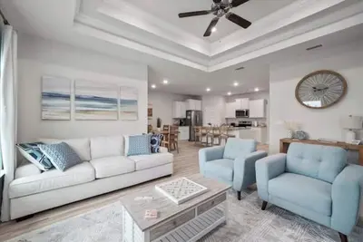 Image de Coastal Home- Walk, Bike, Golf Cart 2 Pools & Beach. Close to Shops & Pickleball!