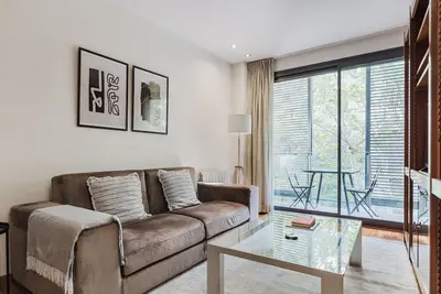 Image de Hip La Dreta de l'Eixample 2br w/ Balcony, A/C, Washer, by Blueground