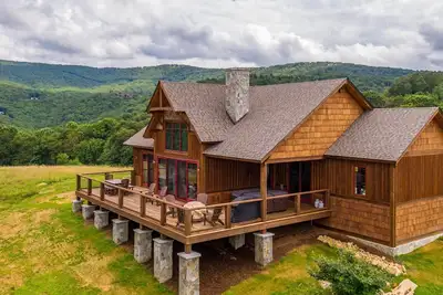 Image de Olive and Georgias at Eagles Nest - hot tub, pets