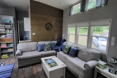 Image de Luxurious quiet cottage on 25 acre rescue farm. In the forest above Port Angeles