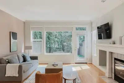 Image de Spacious Issaquah 5br w/ Balcony, Laundry & Parking, by Blueground