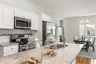 Image de 5 Bedroom, Large Atl House, Sleeps 12, Parking