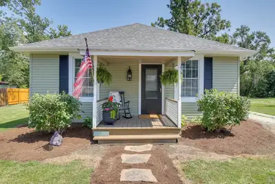 Image de 'The Cabernet Cabin' Defiance Home on Katy Trail!