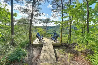 Image de Cozy Beattyville Cabin w/ Fire Pit & Hot Tub