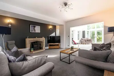 Image de 7br Home in Nottingham – Perfect for Large Groups