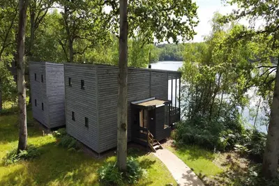 Image de Maison au bord du lac dans la forĂŞt par belvilla