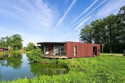 Image de Belvilla Modern Leaf Bungalow avec terrasse