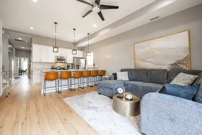 Image de Stylish Home, Close to Downtown, Backyard