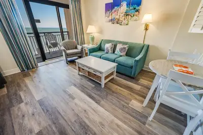 Image de Beachfront, 14th floor, pools, view at Beach Cove!