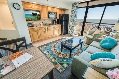 Image de 1br, Oceanfront, Beach Accessible, Swimming Pools!
