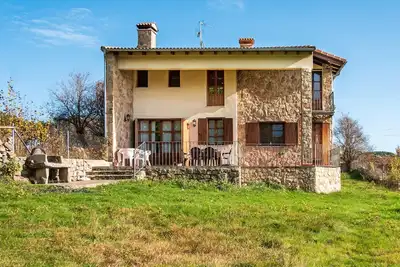 Image de Maison de campagne \"La Puerta De Gredos\" avec vue sur les montagnes, terrasse privée et Wi-Fi