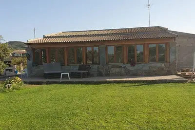 Image de Detached house with garden with 2 rooms and a large hall.