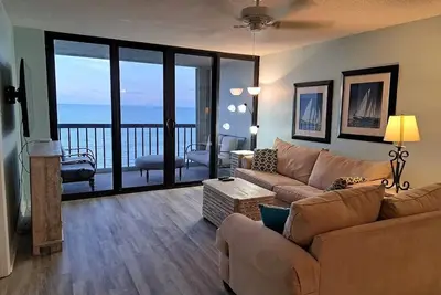 Image de Charming 2-bedroom Oceanfront condo with WiFi and fitness room in Jensen Beach