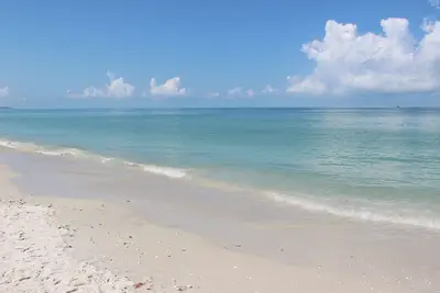 Image de Bonita Beach Home! Fully Renovated, Heated Pool, Lake Views!