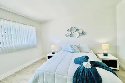Image de Waterfront 1br, Parking, Walk to the Beach