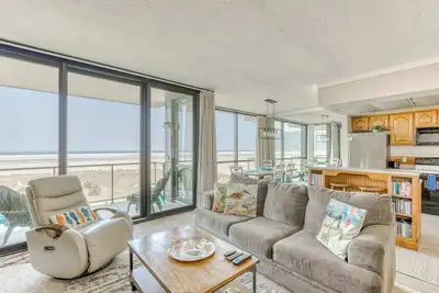 Image de Sand & Sea (302) Wave Watcher - Beachfront Balcony