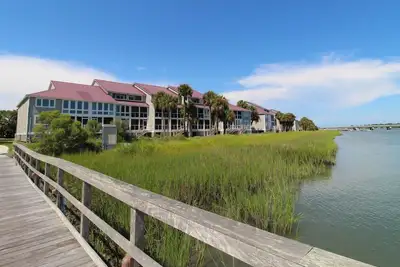 Image de River's Roost ~ River views, pool access, tennis courts